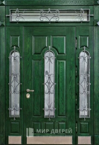 Большая входная дверь с ковкой и окном для дома №11 внешняя - фото